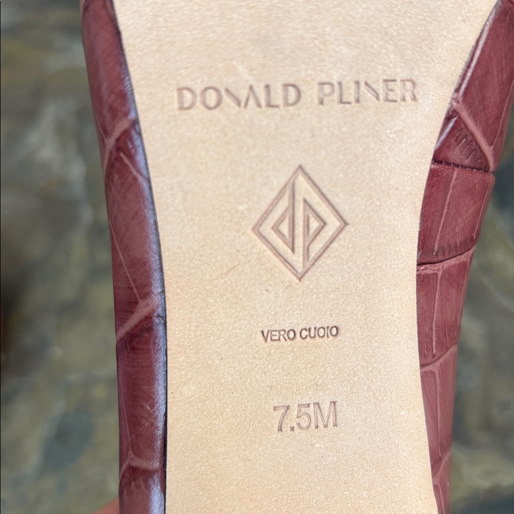 Donald Pliner Ruzana Pump - Picture 11 of 14